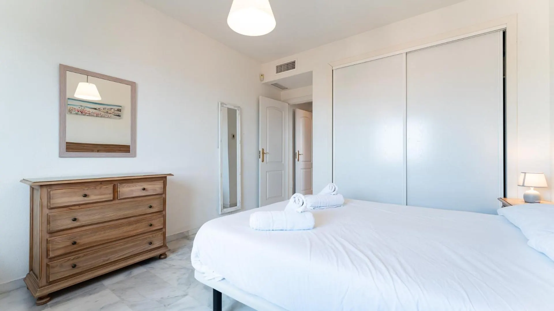 マルベーリャDuplex Penthouse With Terrace & Sea Viewsアパートメント