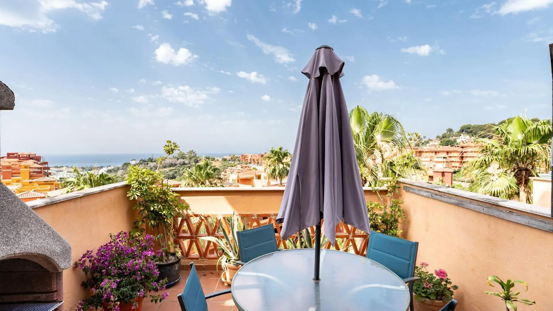 マルベーリャDuplex Penthouse With Terrace & Sea Viewsアパートメント スペイン